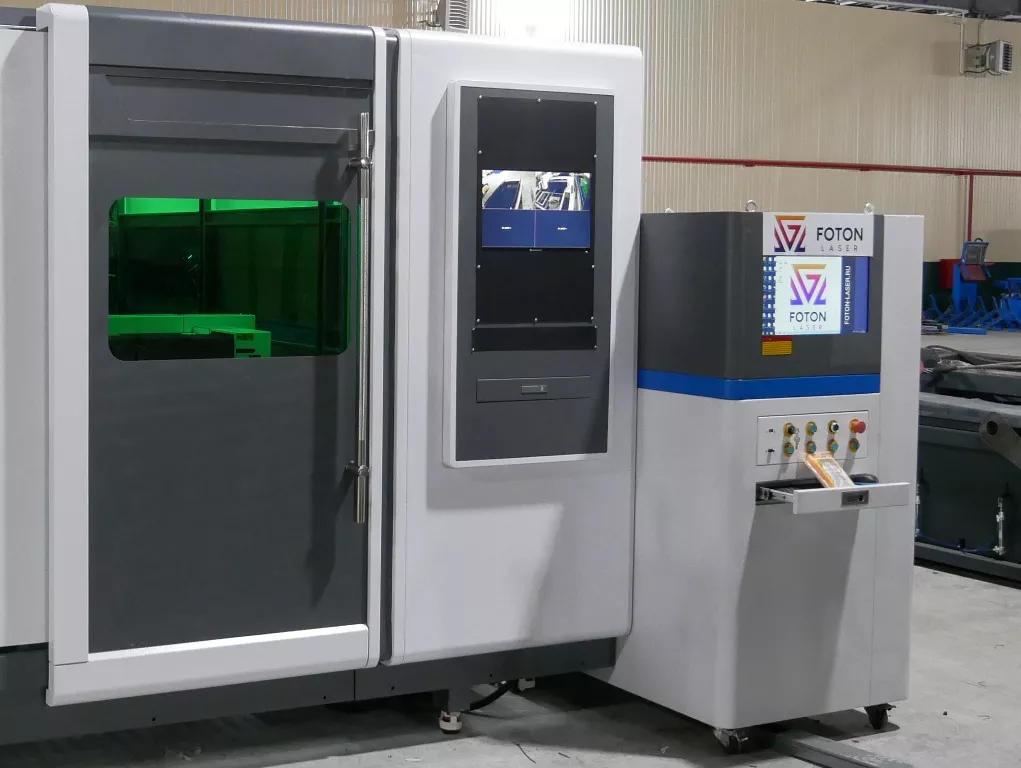 FL-L1560FHR-10000-D350-IPG Лазерный станок для резки листового металла и труб с кабинетной защитой