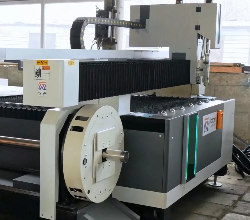 FL-L1560FR-3000-D220-IPG Лазерный станок для резки листового металла и труб