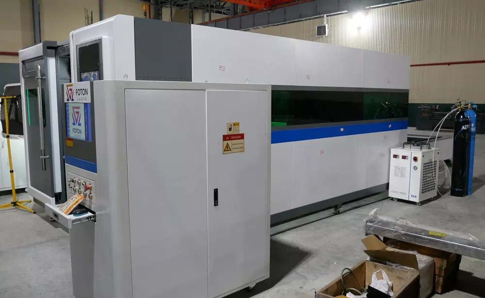 FL-L1530FHR-30000-D350-Raycus Закрытый лазерный станок для резки листового металла с труборезом